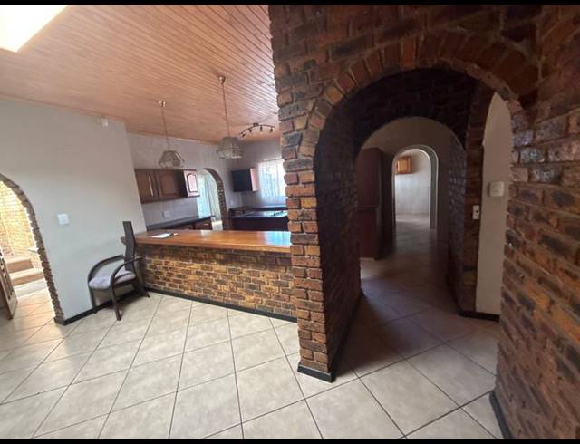 4 BEDROOM HOUSE FOR SALE IN POMONA